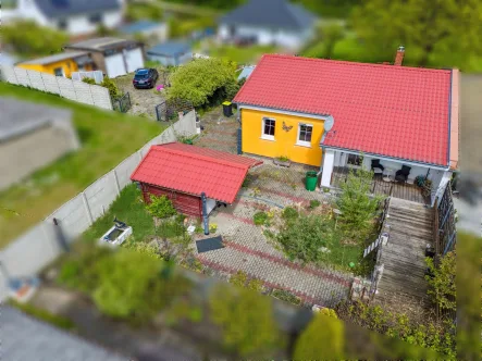 Titelbild - Haus kaufen in Werneuchen - Werneuchen - Doppelhaushälfte mit großzügiger Terrasse und Gartenhäuschen