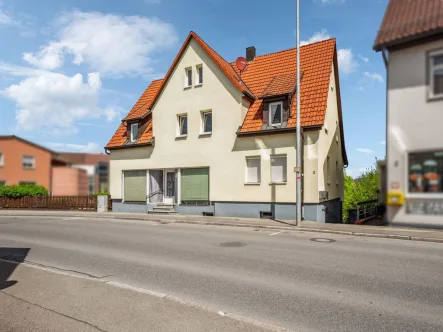 Hausansicht - Haus kaufen in Trossingen - TOP Investitionsobjekt mit vier Wohneinheiten und einer Gewerbeeinheit in Trossingen