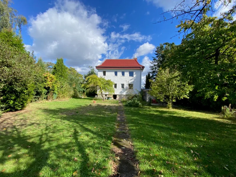 Titel - Haus kaufen in Berlin - Geräumiges Zweifamilienhaus oder Luxusdependance, kernsaniert in Berlin Alt-Glienicke