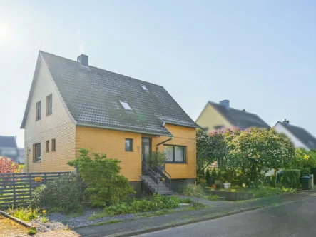 Hausansicht - Haus kaufen in Hemmingen - Schönes 5-Zimmer-Einfamilienhaus in beliebter Lage von Hemmingen - Harkenbleck