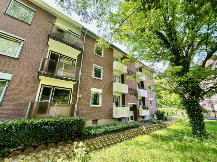 Titelbild - Wohnung kaufen in Düsseldorf - Ruhige Wohnlage: renovierte 3-Zi.-Wohnung mit Balkon in Düsseldorf-Garath