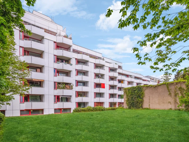 Titelbild - Wohnung kaufen in München - Vermietetes 1-Zimmer-Apartment mit Süd-Balkon in beliebter Lage direkt am Westpark in München