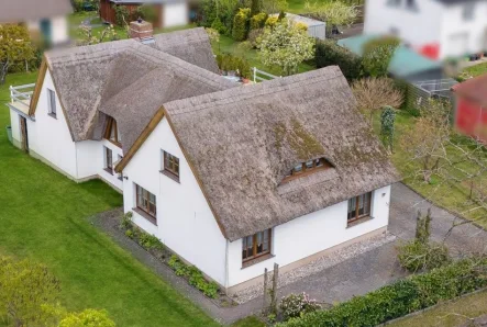 Titel - Haus kaufen in Fuhlendorf - Viel Platz zum Leben unter Reet in Fuhlendorf