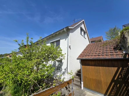 Außenansicht - Haus kaufen in Leinfelden-Echterdingen - Kleine Doppelhaushälfte zum Verlieben in Mußberg