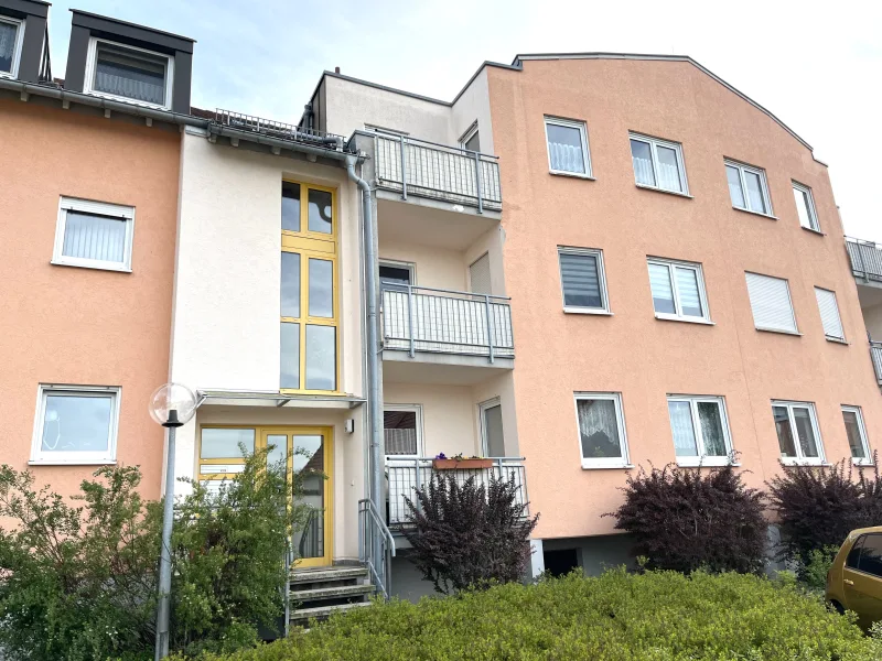 Ansicht - Wohnung kaufen in Freiberg - Frei für Eigennutzer! 3- Zimmer-Dachgeschoss-Wohnung mit Balkon in Freiberg in guter Lage