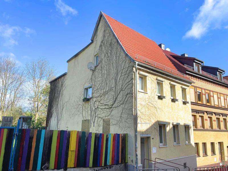 Frontansicht - Haus kaufen in Eisenach - Viel Potenzial - Reihenendhaus in sehr schöner Lage von Eisenach