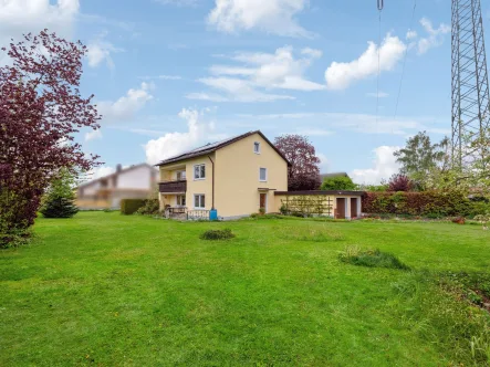 Ansicht - Haus kaufen in Schwindegg - Ein- bzw. Zweifamilienhaus auf großem Grundstück in Schwindegg