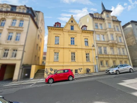 Straßenfront - Wohnung kaufen in Altenburg - Großzügige 4-Zimmer-Wohnung mit Terrasse in Altenburg