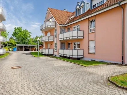 Titelbild - Wohnung kaufen in Fürth - Vermietete 2-Zimmer-Eigentumswohnung mit ca. 49 m² und Stellplatz in Fürth/ Stadeln