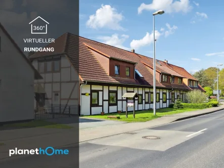Hausansicht - Haus kaufen in Rostock - Fachwerk-Reihenhäuser mit ausgebauten Nebengelassen zum Wohnen und Vermieten in der Rostocker Heide 