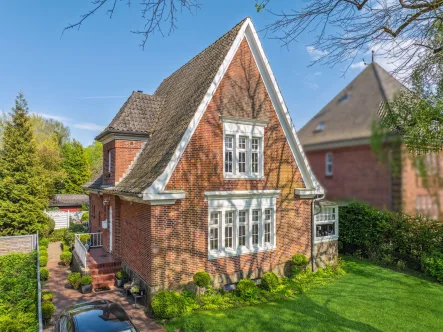 Ansicht - Haus kaufen in Flensburg - Charmante Stadtvilla in exponierter Lage auf der Westlichen Höhe von Flensburg