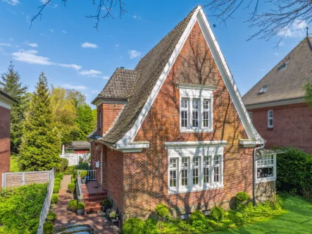 Ansicht - Haus kaufen in Flensburg - Charmante Stadtvilla in exponierter Lage auf der Westlichen Höhe von Flensburg