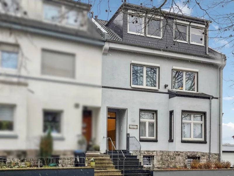 Titel - Haus kaufen in Hagen - Reserviert: Großzügiges Zweifamilienhaus auf Hagen Emst mit Platz für die ganze Familie