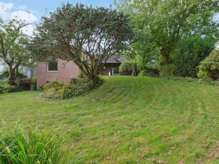 Titelbild - Haus kaufen in Wachtberg - Einfamilienhaus mit Einliegerwohnung in Top-Lage von Wachtberg