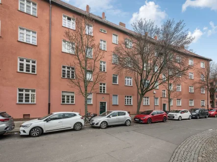 Hausansicht - Wohnung kaufen in Berlin - Großzügige 5-Zimmer-Wohnung mit zwei Balkonen in Berlin Tempelhof