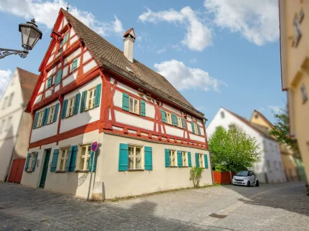 Außenansicht - 1 - Haus kaufen in Nördlingen - Denkmalgeschütztes Wohnjuwel für Generationen geeignet mitten in Nördlingen