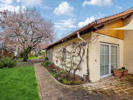Garten - Haus kaufen in Goldbach - Perfektes Haus für die große Familie mit wunderschönem Garten in Goldbach