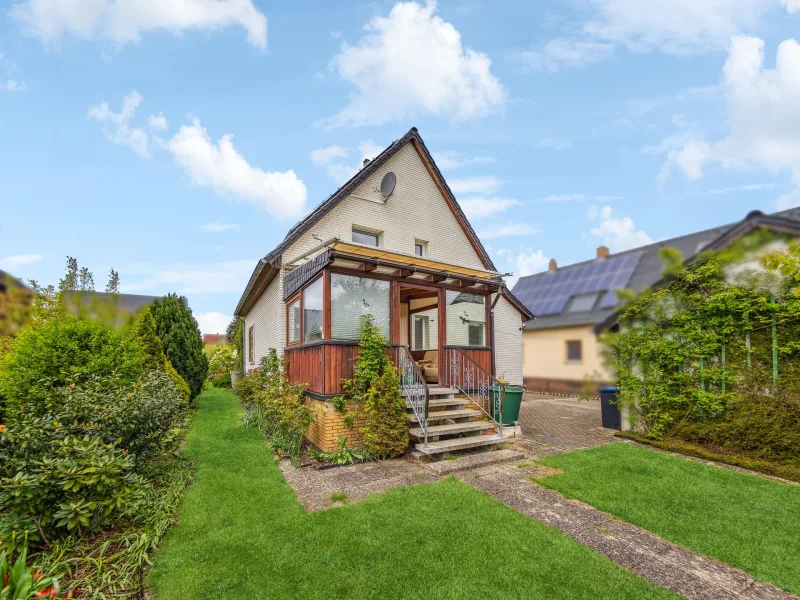 Rückansicht - Haus kaufen in Cremlingen - Ihre Chance in Cremlingen! Einfamilienhaus mit herrlichem Garten und Doppelgarage