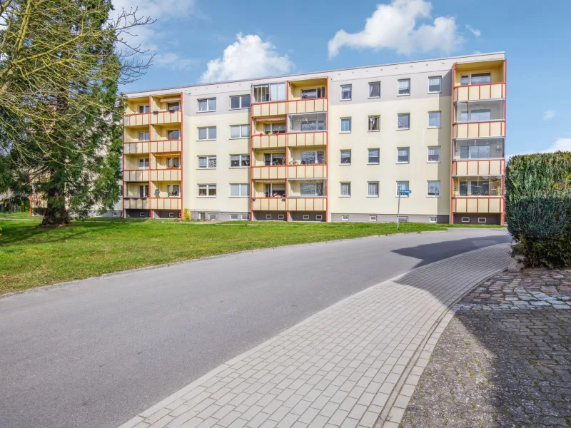 Hausansicht - Wohnung kaufen in Dorf Mecklenburg - Charmante 3-Zimmer-Wohnung am Rande von Dorf Mecklenburg