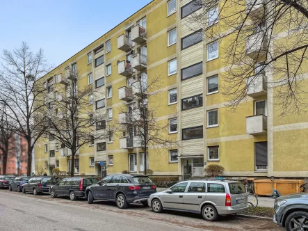 Titelbild - Wohnung kaufen in München - Vermietete 2,5-Zimmer-Wohnung in München-Sendling/Westpark