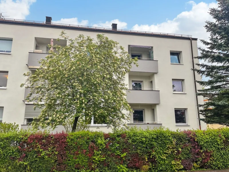 Titelbild - Wohnung kaufen in Dachau - Gut geschnittene, vermietete 4-Zimmer-Wohnung mit Westloggia in ruhiger Lage von Dachau-Ost