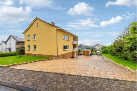 Titelbild - Haus kaufen in Neuental - Mehrgenerationenhaus in einer ruhigen Wohnlage von Neuental