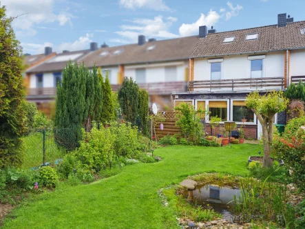 Rückansicht und Garten - Haus kaufen in Barsinghausen - Gut geschnittenes Reihenhaus mit schönem Garten und Garage in Barsinghausen Egestorf