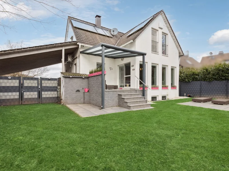 Rückansicht und Garten - Haus kaufen in Ennepetal - Zweifamilienhaus mit sehr guter Ausstattung in Ennepetal-Milspe