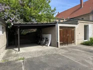 mit Garage und Carport