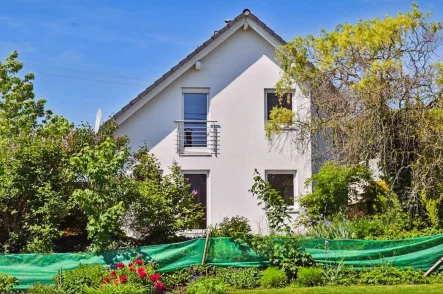 Ostansicht - Haus kaufen in Renningen - Wohnglück im zauberhaften Stadthaus mit kleinem Garten aber ohne Stellplatz