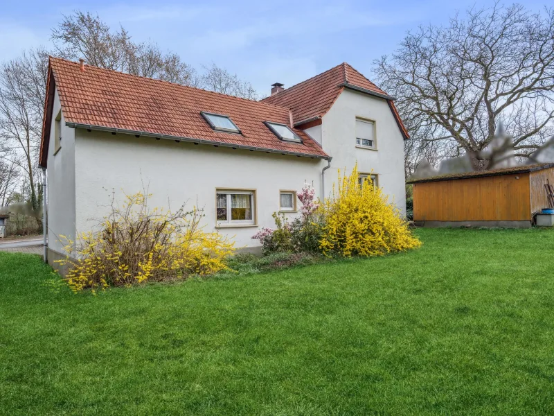 Hausansicht - Haus kaufen in Iserlohn - Fachwerk-Einfamilienhaus mit großem Grundstück in Iserlohn-Sümmern