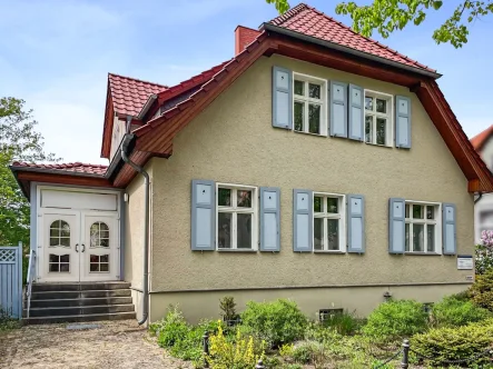 Traumhaus Praxis und Wohnung 1 - Haus kaufen in Königs Wusterhausen - Wunderschöne Praxis mit darüber liegender Wohnung zentral in Königs Wusterhausen