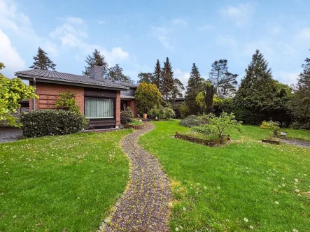 Titel - Haus kaufen in Burgwedel - Architektenhaus auf großem Grundstück in sehr guter und ruhiger Lage von Burgwedel-Wettmar