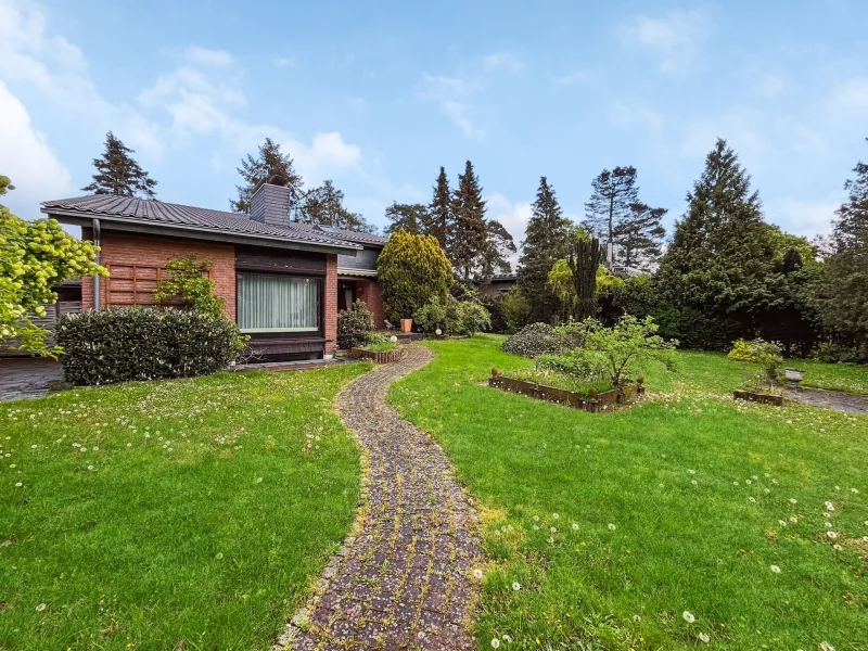 Titel - Haus kaufen in Burgwedel - Architektenhaus auf großem Grundstück in sehr guter und ruhiger Lage von Burgwedel-Wettmar