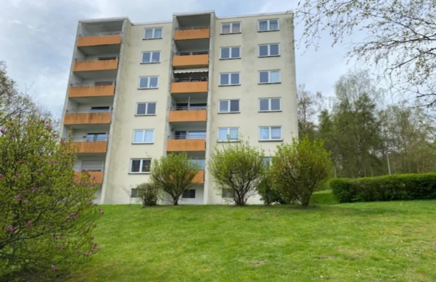 Titelbild - Wohnung kaufen in Ottweiler - 1 - Zimmer - Appartement mit Balkon in Ottweiler