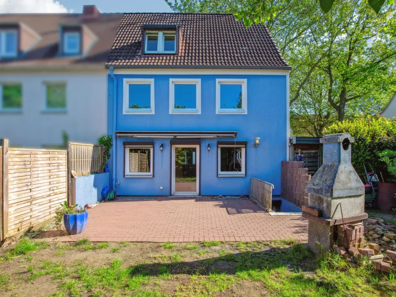 Gartenansicht - Haus kaufen in Nortorf - Geräumiges Reihenendhaus für die große Familie mit 5 Zimmern, 2 Bädern und Vollkeller in Nortorf