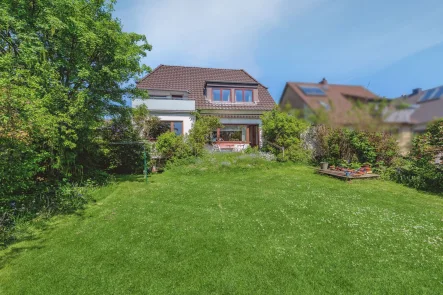 Hausrückansicht - Garten - Haus kaufen in Schleswig - Einfamilienhaus für die große Familie in toller Lage in Schleswig
