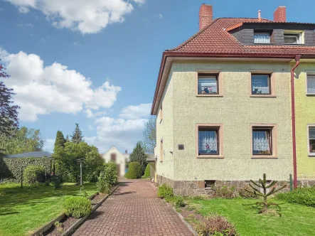 Titelbild - Haus kaufen in Rötha - Charmante Doppelhaushälfte in Rötha sucht neuen Eigentümer