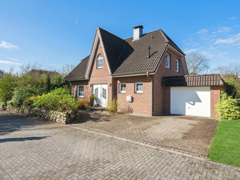 Hausansicht - Haus kaufen in Ehndorf - Familienhaus im Bestzustand mit ca. 122 m² Wohn- u. Nutzfläche im idyllischen Ehndorf bei Neumünster