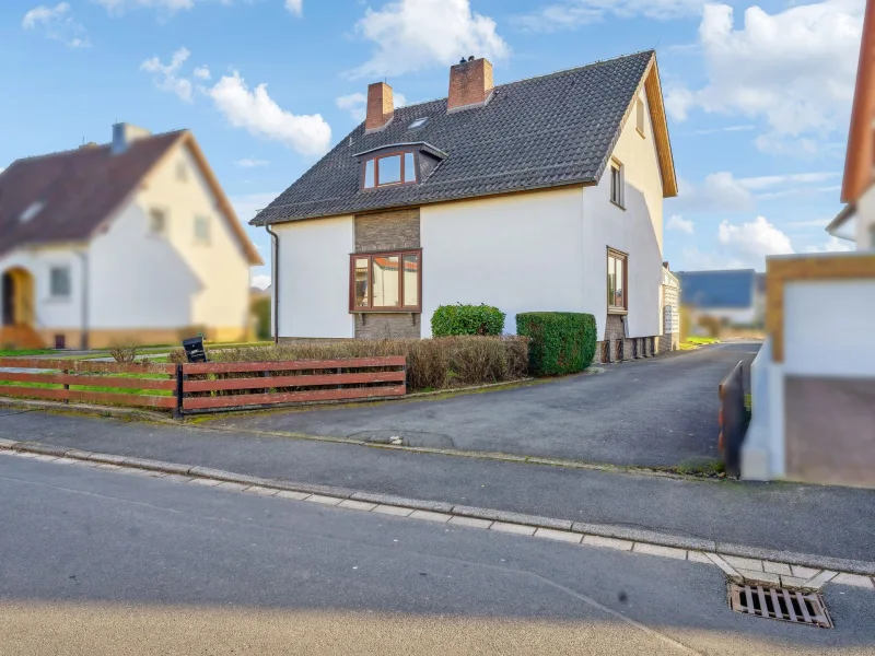 Hausansicht - Haus kaufen in Niestetal - Familienfreundliche Einfamilienhaus in Niestetal
