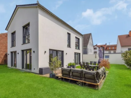 Ansicht - Haus kaufen in Aschaffenburg - Ein Traumdomizil in ruhiger Lage von Aschaffenburg Nähe Stadtmitte: Ihr neues Zuhause erwartet Sie!