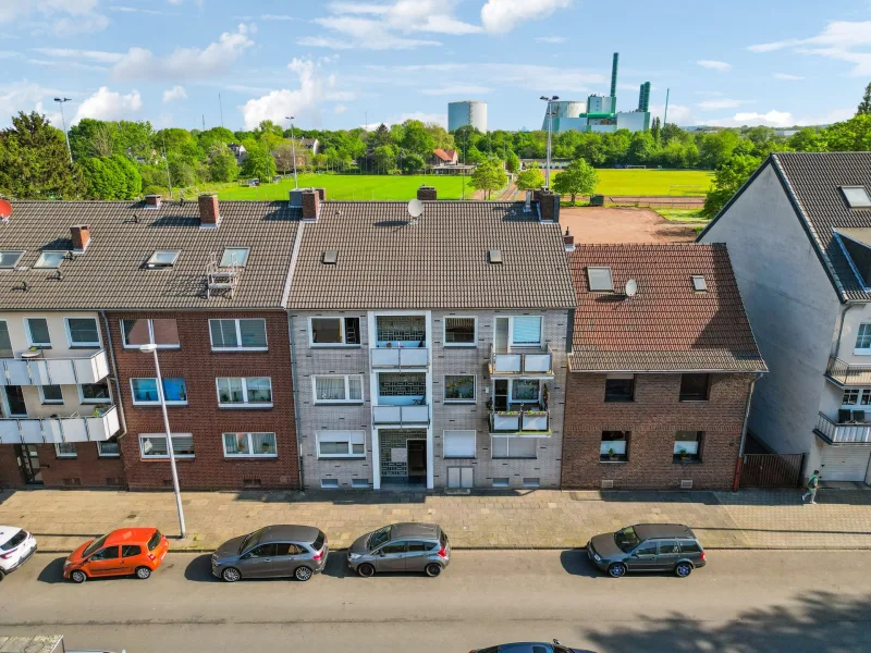 Titelbild - Haus kaufen in Duisburg - Gepflegtes 6-Parteien-Haus mit 11 Garagen im Duisburger Süden  