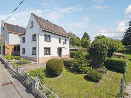 Hausansicht - Vorgarten - Haus kaufen in Göhren - Verträumtes Einfamilienhaus nahe Altenburg 