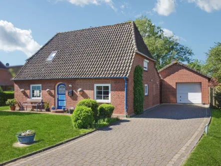 Headphoto - Haus kaufen in Friedrichskoog - Charaktervolles, gepflegtes Einfamilienhaus mit Garage in bevorzugter Lage in Friedrichskoog