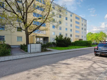 Hausansicht - Wohnung kaufen in Regensburg - Sofort frei ! Attraktive 2- Zimmer-Eigentumswohnung in Regensburg - Reinhausen 