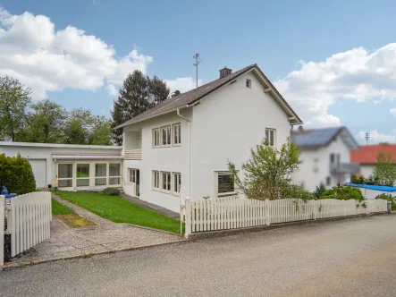 Haus total - Haus kaufen in Tittling - Großzügiges, gepflegtes und familienfreundliches Haus  mit tollem Garten, in super Lage von Tittling