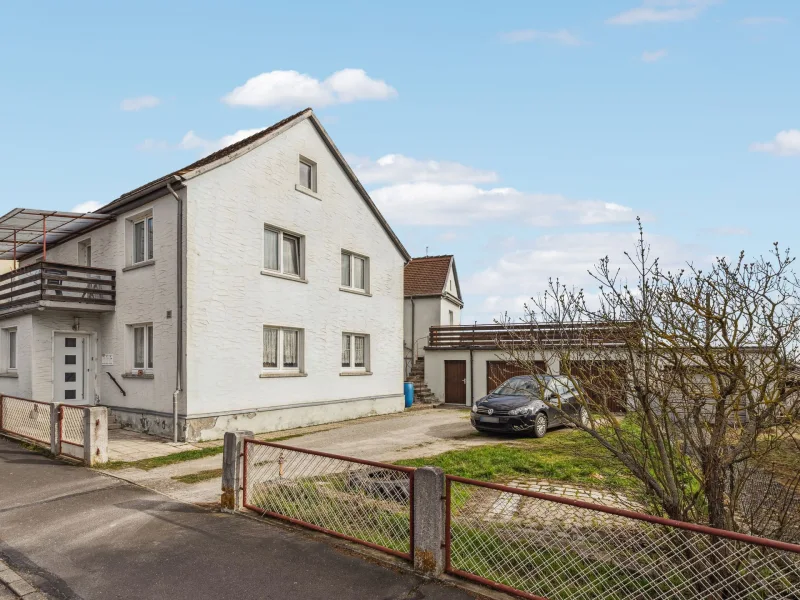 Titelbild - Haus kaufen in Langenfeld - Ideales Renditeobjekt: Einfamilienhaus mit zusätzlicher Wohneinheit und hohem Entwicklungspotenzial