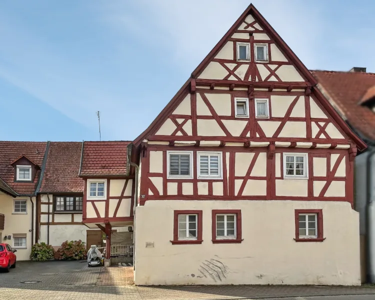 Ansicht - Wohnung kaufen in Kraichtal - 3-Zimmer-Wohnung im historischen Gebäude mit Denkmalschutz in Kraichtal