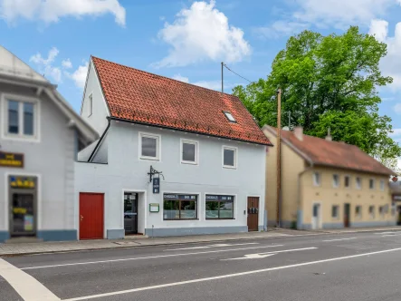 Hausansicht - Haus kaufen in Wolfratshausen - Saniertes Mehrfamilienhaus mit Gewerbeeinheit in zentraler Lage von Wolfratshausen (S7)