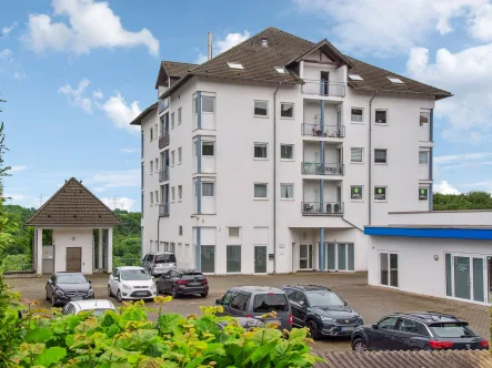 Frontbild - Wohnung kaufen in Velbert - Wunderschöne, barrierefreie 3-Zimmer-Wohnung mit Balkon und Weitblick in Velbert-Niederberg